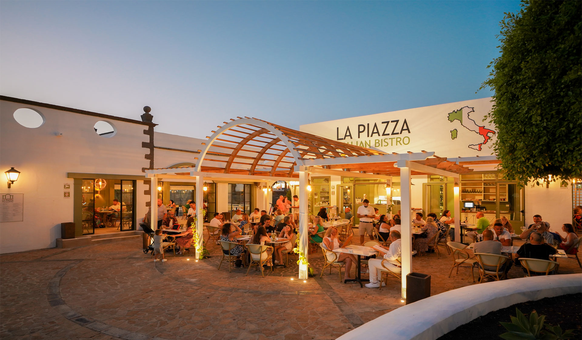 Restaurant La Piazza Italian Bistro